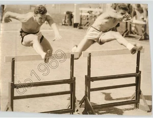 Emocionante Foto de Prensa CORREDORES DE PISTA Salto Hurdles DEPORTES 1935 Foto de Prensa - Imagen 1 de 2