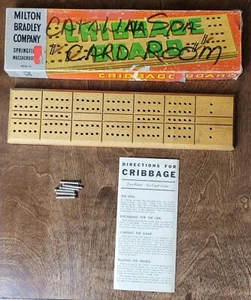 Vintage 1960s Milton Bradley Cribbage Board with 6 Metal Pegs 4625-A - Picture 1 of 2