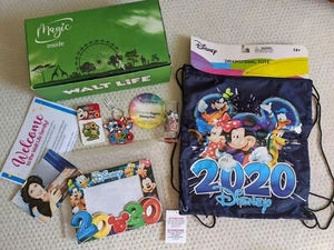 Disney's WALT LIFE box incl. drawstring tote bag, shot glass, frame, pin Mickey - Picture 1 of 3