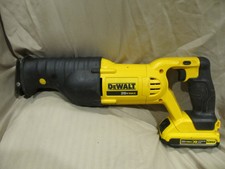DEWALT CORDLESS 20 VOLT DCS380 VARIABLE SPEED RECIPROCATING SAW WITH BATTERY
