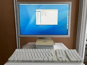 KONVOLUT - APPLE MAC MINI 2005 + CINEMA DISPLAY MONITOR + WIRELESS KEYBOARD - Bild 1 von 14
