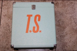 NEW Taylor Swift – The Life Of A Showgirl Vinyl Case - Picture 1 of 3