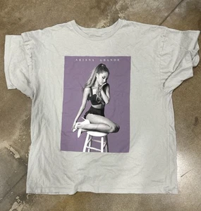 Ariana Grande T-Shirt Adult Medium Gray Pop Music Concert Grungy Distressed Fun - Picture 1 of 2
