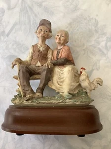 Music box coppia anziani porcellana vintage Taiwan  - Foto 1 di 8