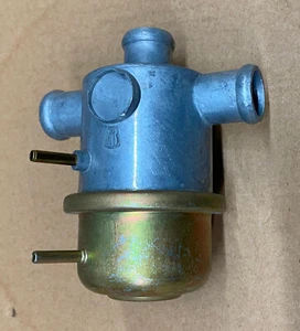 Mercedes 280 W114 air pump diverter valve 0001401260 - Picture 1 of 3