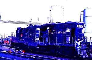 DUPLICATO SLIDE KODACHHROME NORFOLK & WESTERN GP-9 #659 HOUSTON, TX 7 OTTOBRE 1978 - Foto 1 di 1