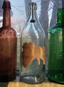 SHULLSBURG BOTTLING WORKS PURE LEMON SOUR LABELED QT WIS BLOB HUTCH SODA BOTTLE - Picture 1 of 6