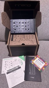 Moog WERKSTATT-01 Analog Kit mit CV-Erweiterungsplatine schwarz komplett in Box - Bild 1 von 14