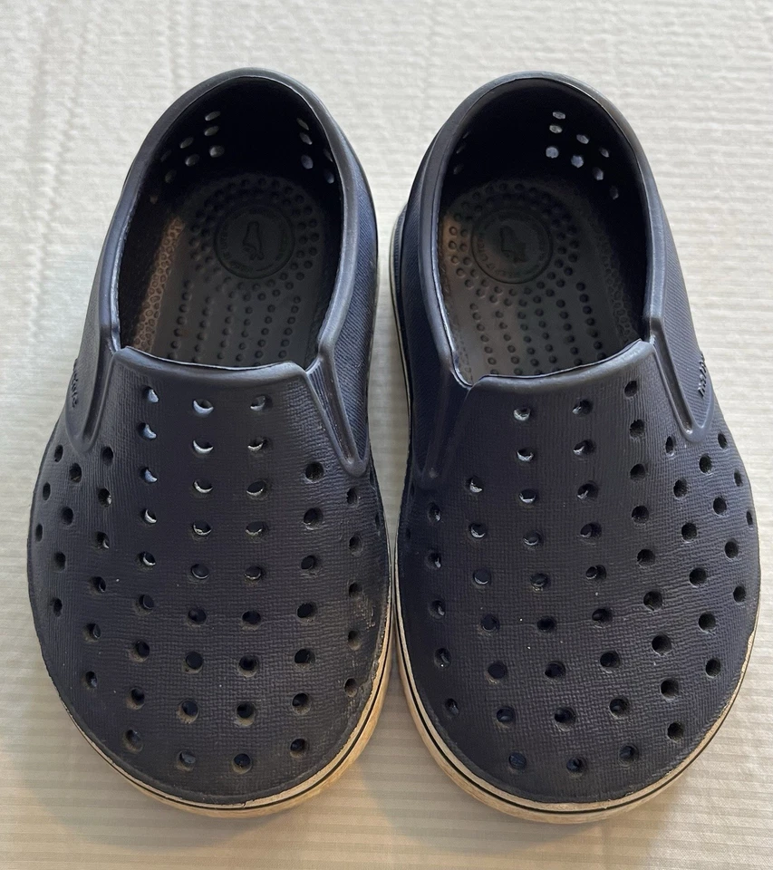 Sapatos infantis nativos azul marinho tamanho C6 - Imagem 1 de 4