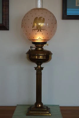 LÂMPADA DE BANQUETE FEDERAL ANTIGA QUEROSENE ÓLEO GWTW VIDRO ÁGUIA SOMBRA DOURADA IMPIRE - Imagem 1 de 4