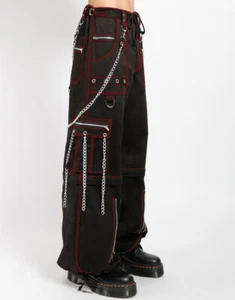 Pantalón Corto Negro y Rojo Bolsillo Gótico Alternativo Punk Rock Hecho a Mano - Imagen 1 de 3