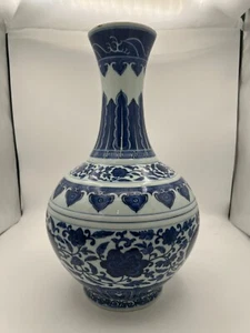 A Ming-Style Blue and White Bottle Vase, Guangxu Mark, 19th Century - Picture 1 of 14