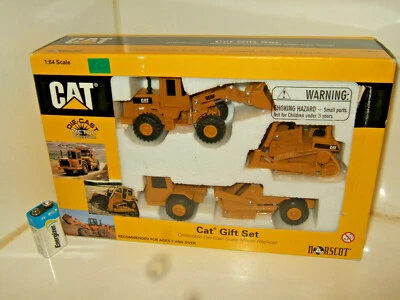 Norscot 55018 Cat Gift Set, inc 613C Scraper, 950F Loader, D6H Tractor in 1:64 . - Image 1 of 4