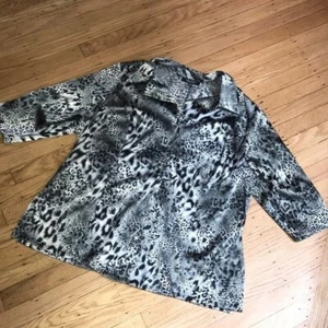 Karen Kane animal print button down shirt size 14W - Picture 1 of 6