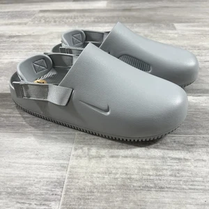 NEU Nike Calm Pantolette Schlappen hellrauchgrau Riemen FD5130-002 Herren 11 Damen 12 - Bild 1 von 6