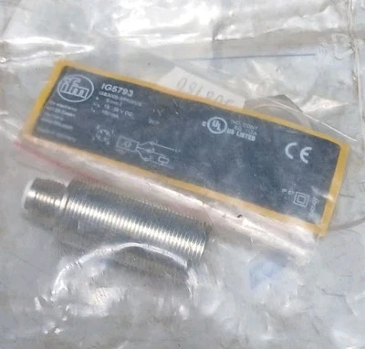  IFM  IGB3004-BPKGUS-100-DPS PROXIMITY SWITCH IG5793 - Image 1 of 2