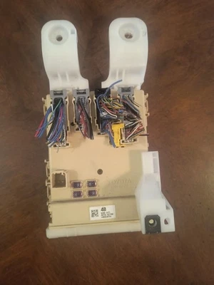 2013 Toyota Rav-4 Chassis Brain Box Body Control Module 89221-0R051 - Image 1 of 4