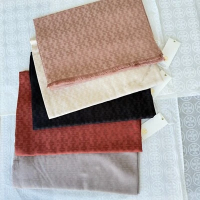 Cachecol jacquard logotipo mosaico Tory Burch autêntico - Imagem 1 de 4