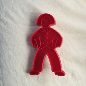 Cortador de galletas vintage rojo Tupperware pan de jengibre hombre niño pastel usado en excelente estado - Imagen 1 de 4