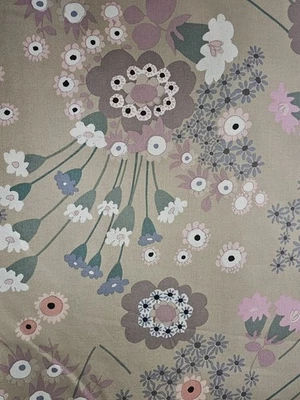 A Ghastlie Gerber Floral Bronceado Por Yarda x 43 Alexander Henry  Foto 1 de 3