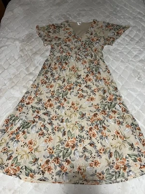 Vestido Feminino Siren Lily Tan Floral Manga Flutter Tamanho 1X Com Chinelo Embutido - Imagem 1 de 4