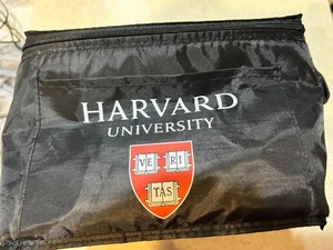 HARVARD UNIVERSITY ISOLIERTE LUNCH SANDWICH TASCHE SCHWARZ REISSVERSCHLUSS MIT GRIFFEN - Bild 1 von 3