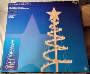 Albero a spirale pre-illuminato vintage Bright Tidings 6 piedi interno/esterno D09 038790 - Foto 1 di 8
