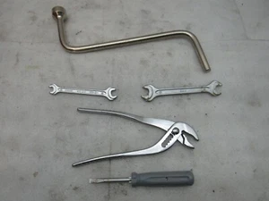 1999 00 01 02 03 04 2005 BMW 325i 328i 528 528i 530i Spare Tire Tool Kit #E-11K - Picture 1 of 3