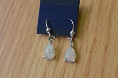 Pendientes de platino de ópalo etíope tallado de 2,30 quilates sobre plata fina ~ cierre de palanca Foto 1 de 4