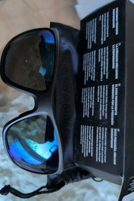 Gafas de sol Under Armour NO LIMITS POLARIZADAS | Negro satinado / Lente azul marino Foto 1 de 4