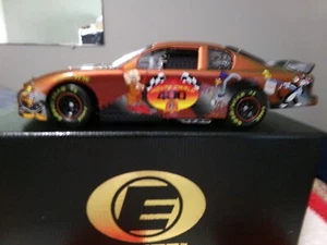 LOONEY TUNES EVENT CAR 2001 ELITE #1414 OF 1800 BRAND NEW!!!!! - Picture 1 of 11