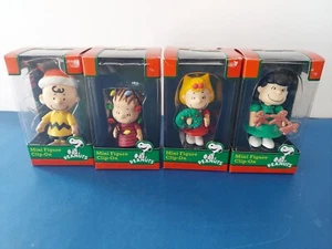 2011 Nuevo en caja 4 cacahuetes vacaciones clips Navidad Charlie Brown, Linus, Sally & Lucy - Imagen 1 de 6