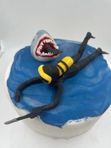 Decoración comestible para pasteles de buceo y tiburón - Imagen 1 de 10