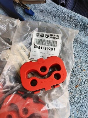 1x TASSELLO SUPPORTO SCARICO MARMITTA MITO PUNTO ABARTH ORIGINALE 51799761 - Image 1 of 4