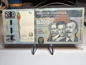 GUATEMALA 200 QUETZALES 18 DE FEBRERO DE 2009 PROTECTOR SLEEVE IS INCLUDED - Picture 1 of 8