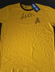 Star Trek Yellow T-Shirt Signed by William Shatner 100% Authentic With COA - Picture 1 of 2