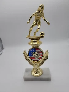 Damen oder Mädchen Basketball Sport Trophäe Marmorsockel 10" hoch AMERIKANISCHE FLAGGE  - Bild 1 von 4