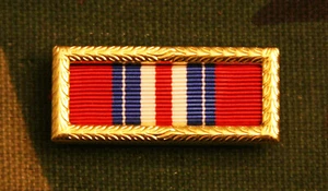 BARRA DE CINTA DE PREMIO UNIDAD VALIENTE DEL EJÉRCITO DE EE. UU. - Imagen 1 de 1