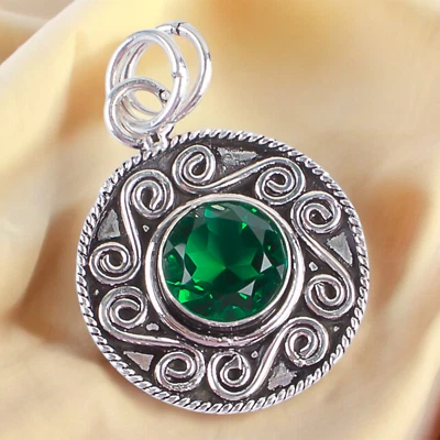 Joyería de piedras preciosas verdes esmeralda creada en laboratorio colgante de plata de ley 925 1,2" FE Foto 1 de 4
