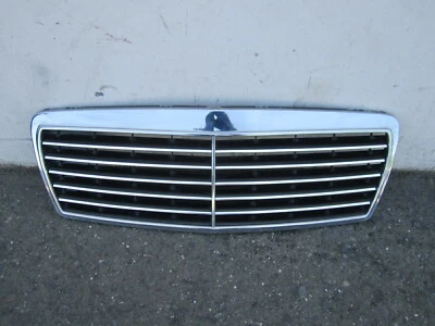 em90608 Mercedes E300 E320 E430 1996 1997 1998 1999 Front Grille OEM - Image 1 of 4