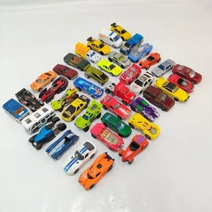 Hot Wheels Matchbox gemischt verschiedene Jahre lose 40 Cake Topper Spielzeug Spielen  - Bild 1 von 14
