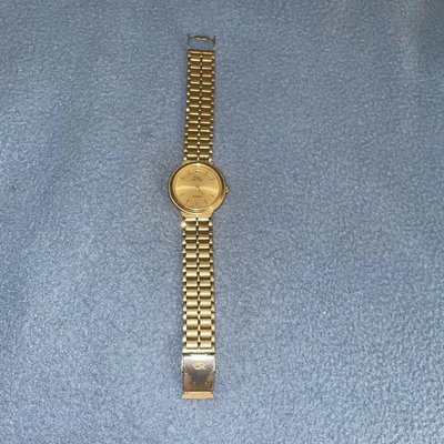 Women’s Gold Tone Watch Oscar’s De La Renta Clasp Bezel & Stainless Steel Quartz - Image 1 of 4