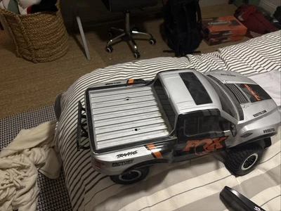 Camión de control Fox Factory Toy Romote Foto 1 de 4