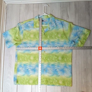 IZ IT U Shirt Men’s XL  Made in USA  Green Blue Waves Button Down Short Sleeve - Picture 1 of 5