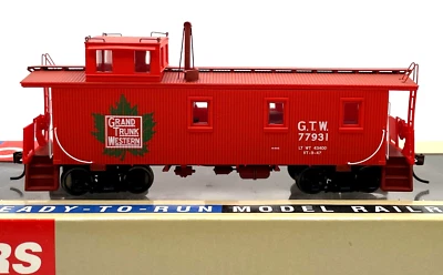 HO WALTHERS 932-7517 30' WOOD CABOOSE 3 WINDOW OFFSET CUPOLA GRAND TRUNK WESTERN - Image 1 of 2