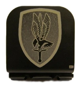 Ejército 1ª Brigada de Aviación Unidad Parche Grabado con Láser Aluminio Sombrero Clip Ala-it - Imagen 1 de 9
