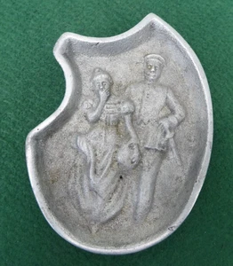 WW1 1914-18 IMPERIAL GERMAN RISQUE MOULDED TRAY DISH MAN AND LADY CHECK REVERSE - Picture 1 of 3