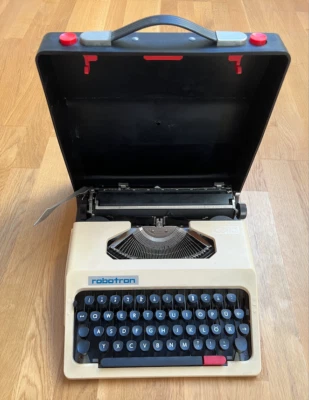 TOP! SCHREIBMASCHINE ROBOTRON CELLA S 1001, DDR Reiseschreibmaschine mit Koffer - Bild 1 von 4