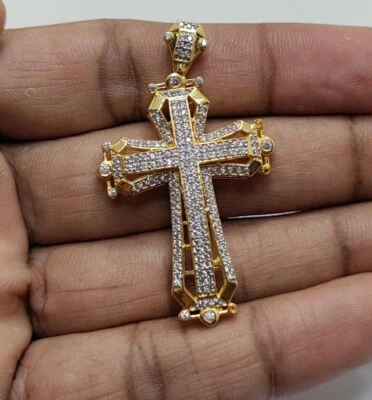 Colgante cruz de diamantes de corte redondo de 1,25 quilates enchapado en oro amarillo de 14 quilates para hombre Foto 1 de 4