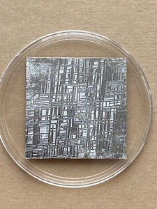 Meteorito MUONIONALUSTA, 35 x 35 mm, 14g, con cápsula, Widmanstatten, Grabado - Imagen 1 de 4